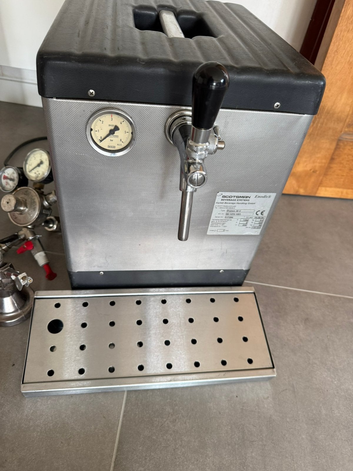 Biertap met CO2-fles en toebehoren, Elektronische apparatuur, Thuistapinstallaties, Ophalen, Zo goed als nieuw