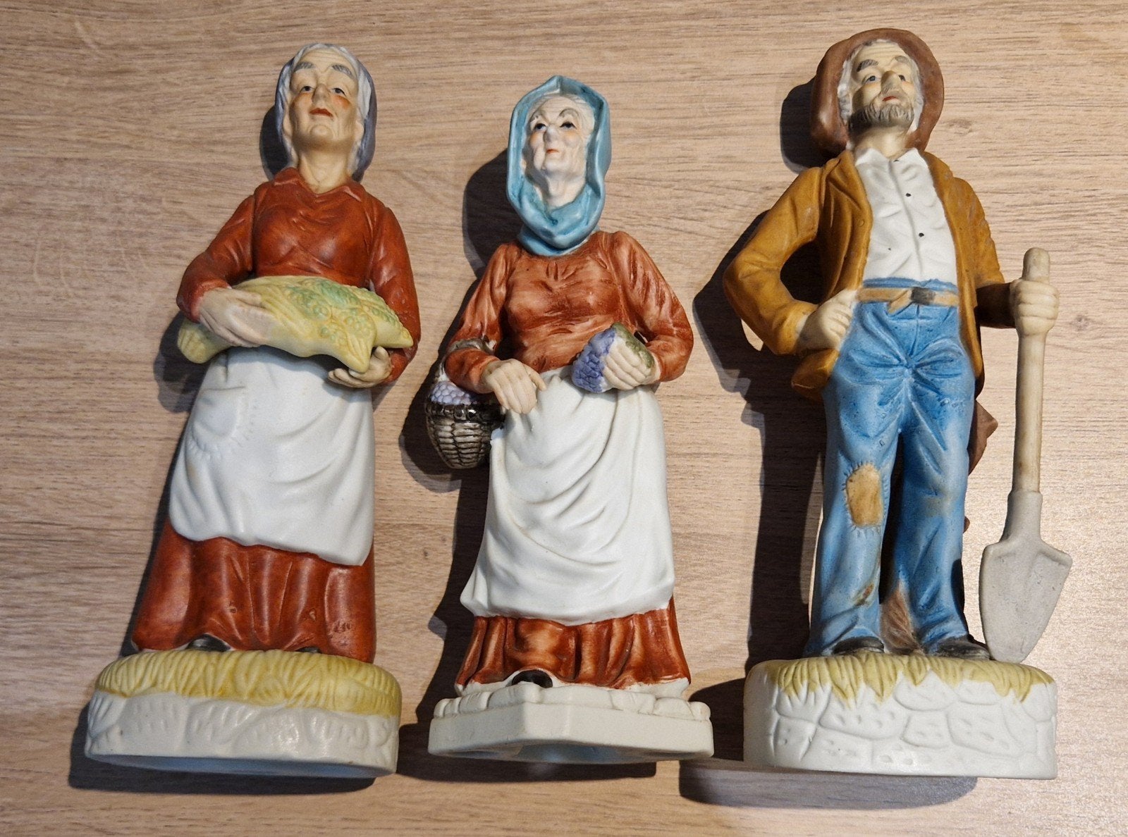 Set van 3 vintage porseleinen beeldjes – Boerenechtpaar / Oo, Enlèvement ou Envoi