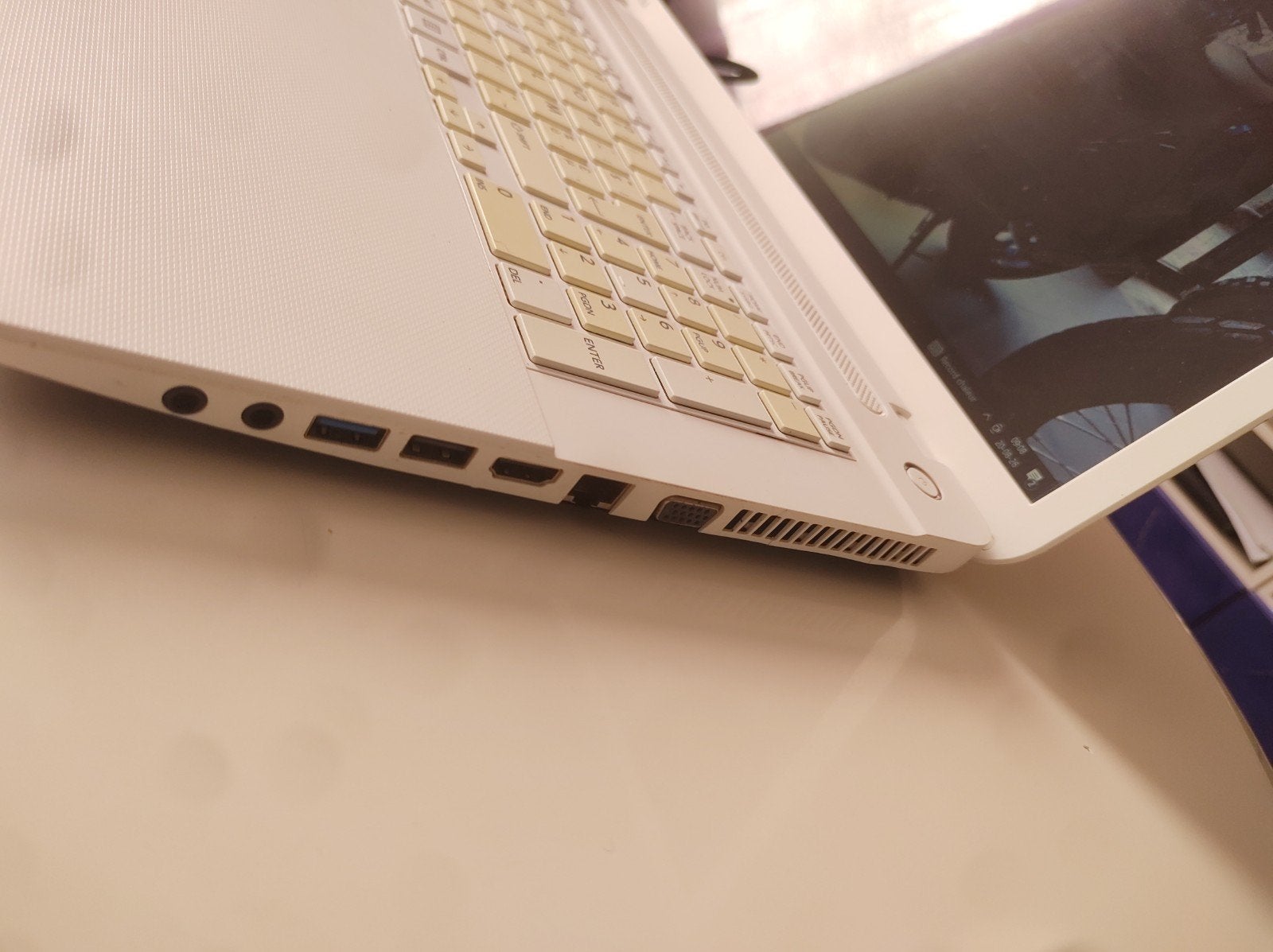 Laptop Toshiba 17, 3 pources large écran, Ophalen of Verzenden, 8 GB