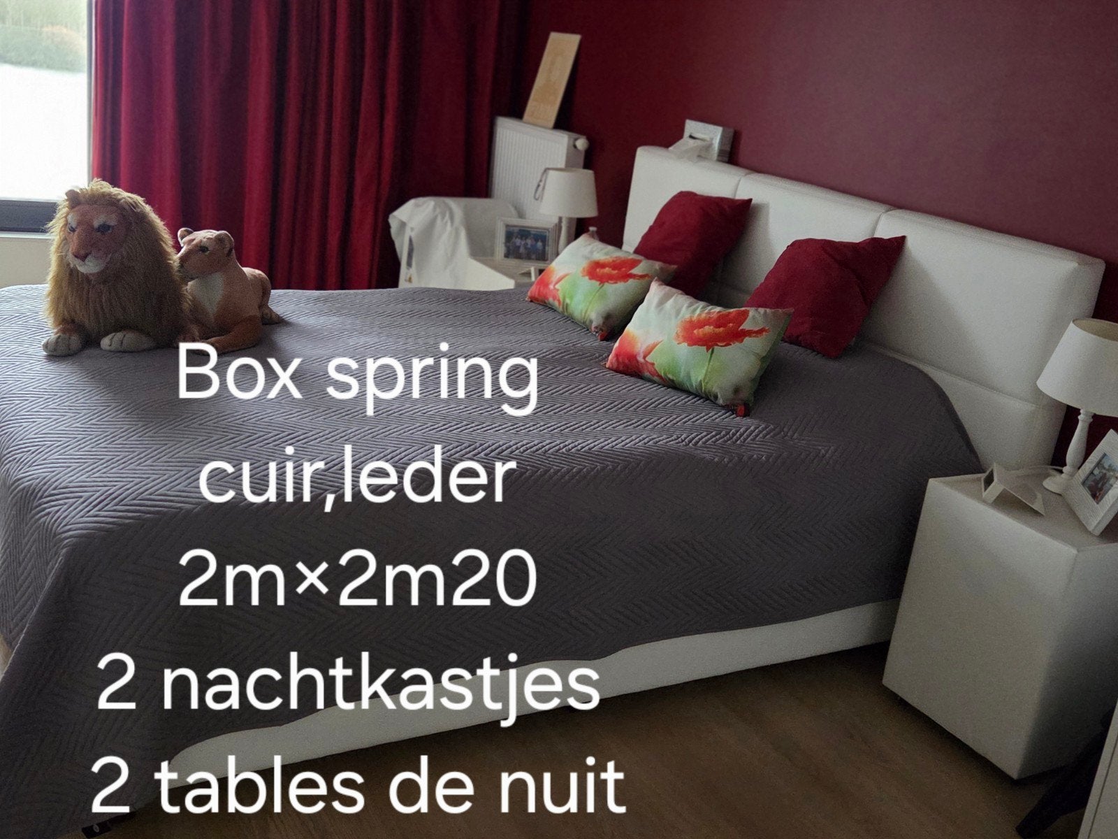 Boxspring met 2 nachtkastjes, wit leder vrij september, Huis en Inrichting, Ophalen