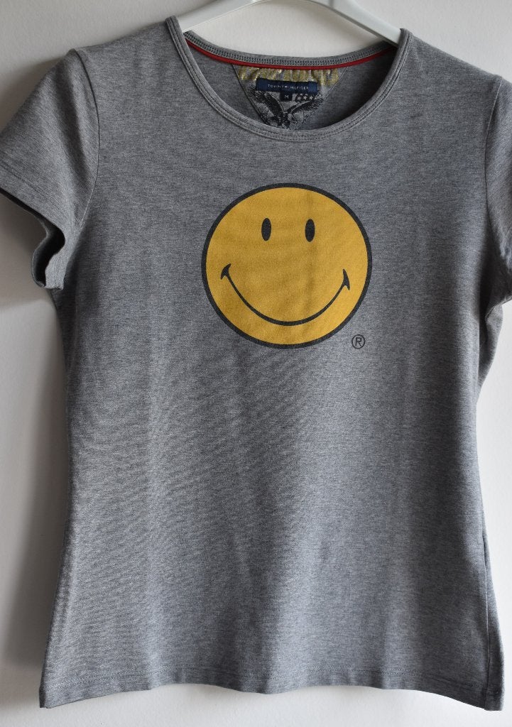 Tommy Hilfiger Tshirt met iconische Smiley | M | als nieuw, Kleding | Dames, T-shirts, Zo goed als nieuw, Maat 38/40 (M), Grijs