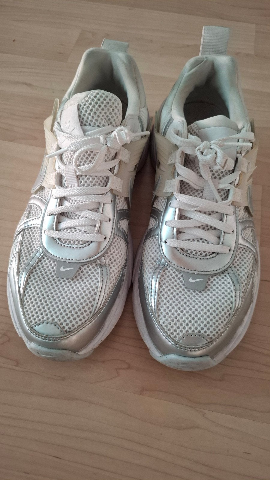 Nike V2K Run blanches – T42.5 – Bon état, Enlèvement, Utilisé, Nike