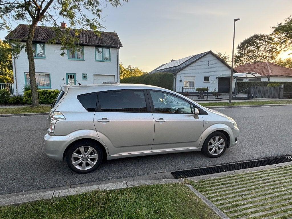 Toyota Corolla Verso 2.2 - diesel, Autos, 100 kW, Argent ou Gris, 170 g/km, Boîte manuelle