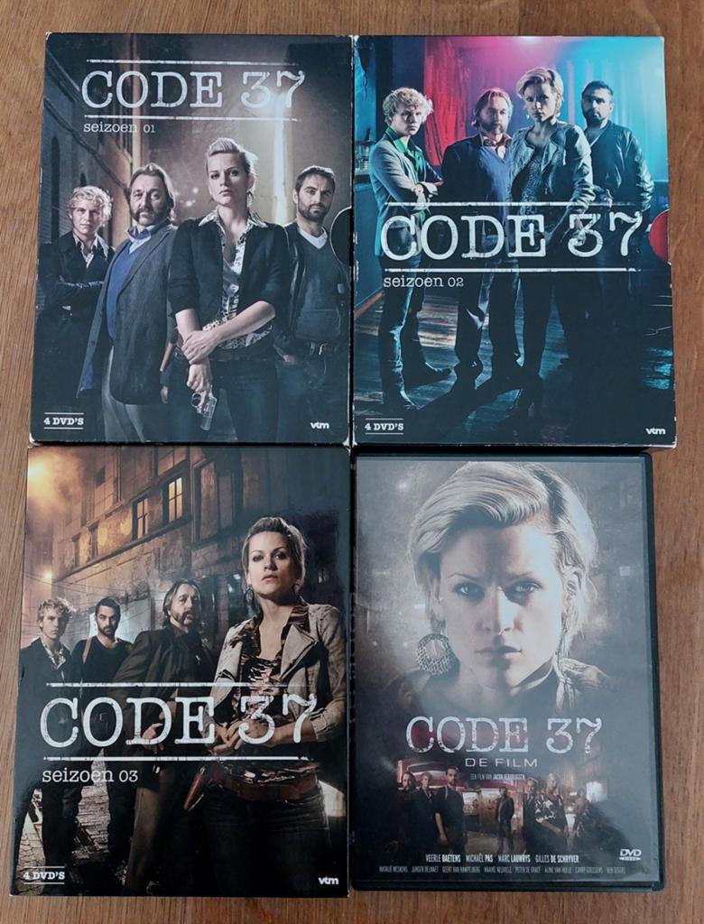 DVD  - BOXEN - CODE 37 - DE VOLLEDIGE REEKS + DE FILM, Cd's en Dvd's, Vanaf 16 jaar, Boxset, Drama, Ophalen of Verzenden