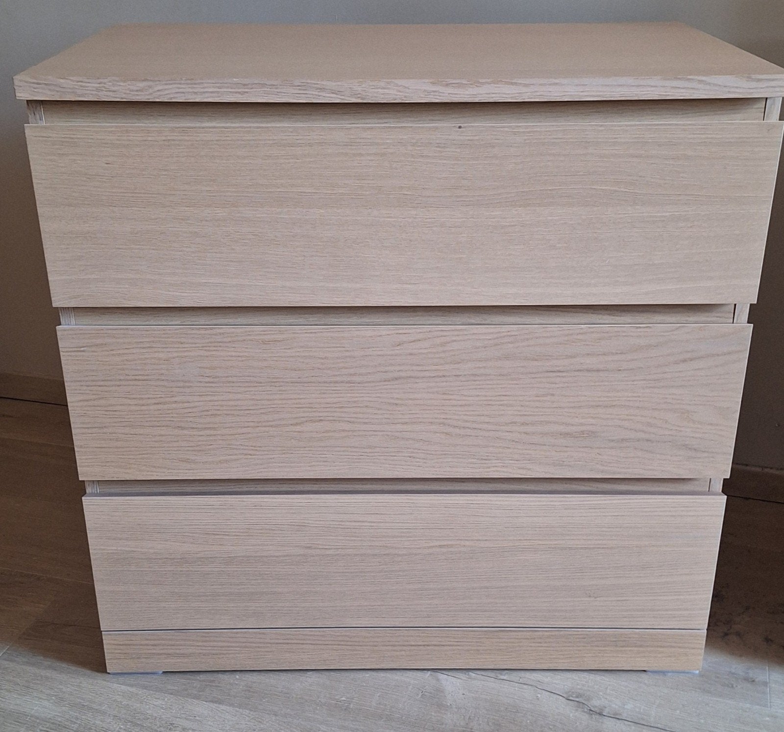 Commode Malm 3 en placage de chêne, Maison & Meubles, Armoires | Commodes, Enlèvement