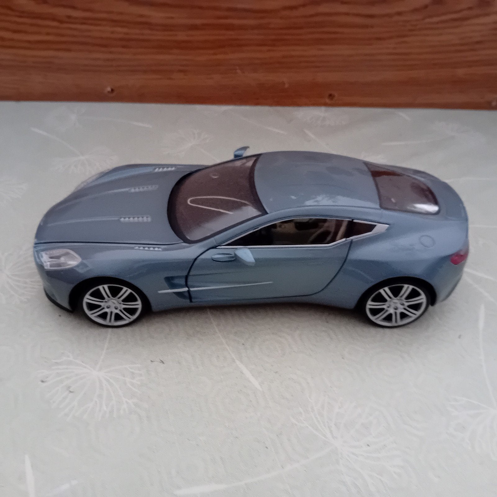 aston martin 1.18  one-77, Ophalen of Verzenden