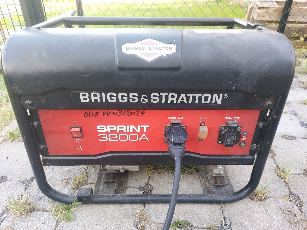 Generator briggs stratton, Ophalen, Zo goed als nieuw, Minder dan 5 kVA, Benzine