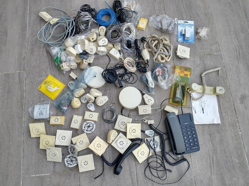 Téléphonie fixe: câbles, prises, allonges, un appareil, ..., Télécoms, Enlèvement, Utilisé