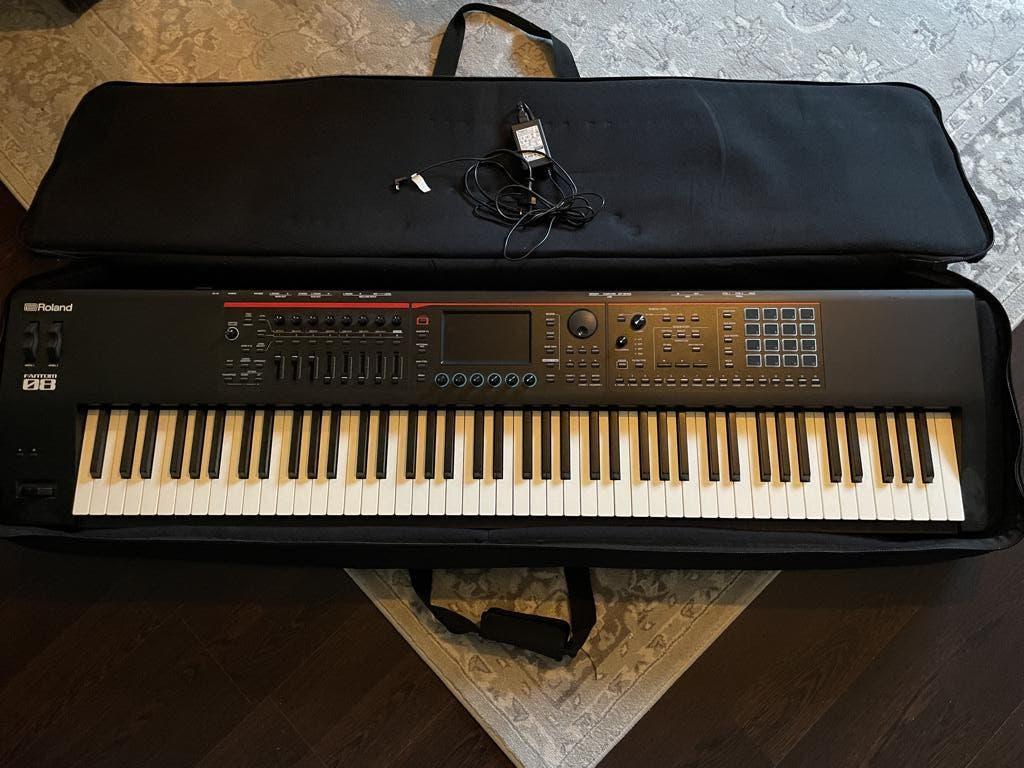 Roland Fantom 08 synthesizer/keyboard, Muziek en Instrumenten, Synthesizers, Zo goed als nieuw, 88 toetsen, Roland, Met koffer of flightcase