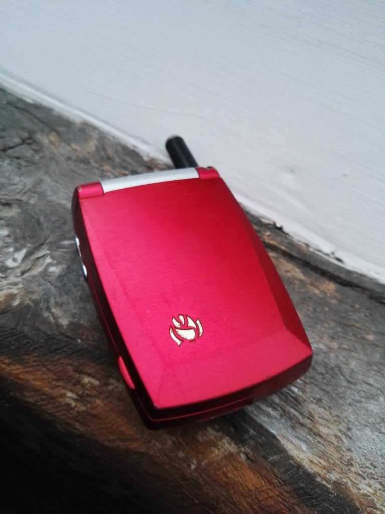 samsung a400 rouge + chargeur et 3 batteries, Télécoms, Enlèvement ou Envoi, À clapet, Utilisé, Sans abonnement