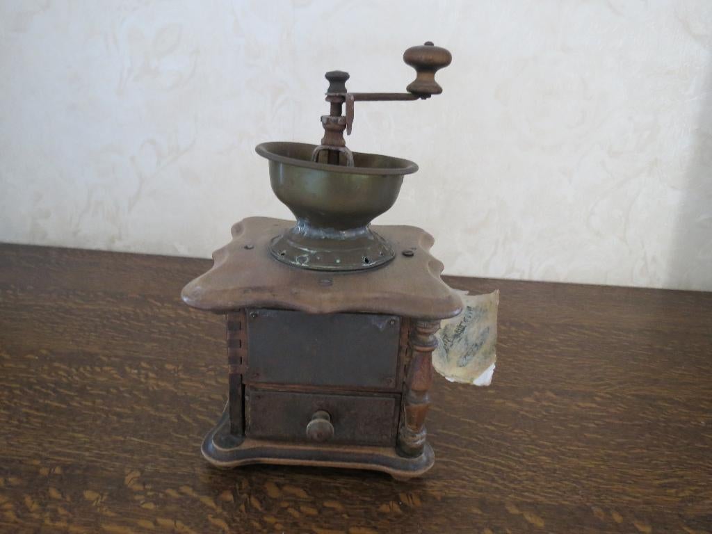 Oude koffie molen, Ophalen