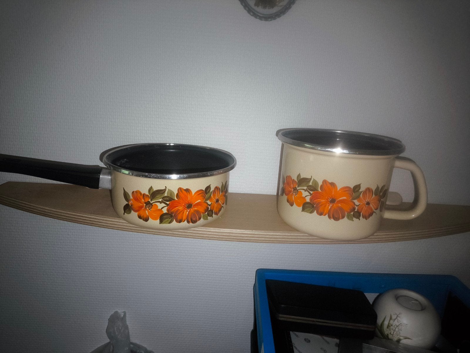 Lot de 2 casseroles vintage années 70 – décor floral orange, Enlèvement ou Envoi, Casserole