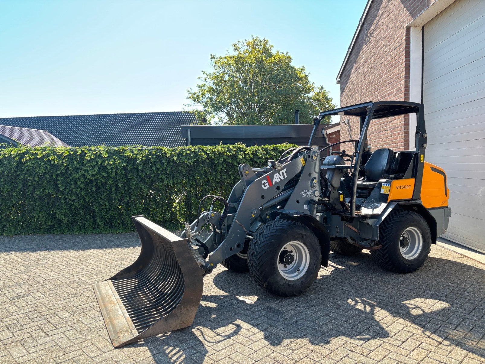 Giant V4502T Kniklader shovel wiellader 1712 Hours!!, Zakelijke goederen, Ophalen