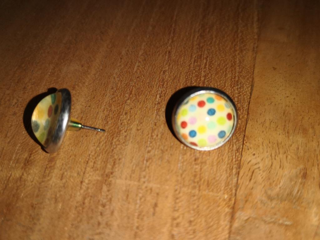 Mooie retro stijl oorbellen met bolletjes, Bijoux, Sacs & Beauté, Boucles d'oreilles, Puces ou Clous, Enlèvement ou Envoi, Autres couleurs
