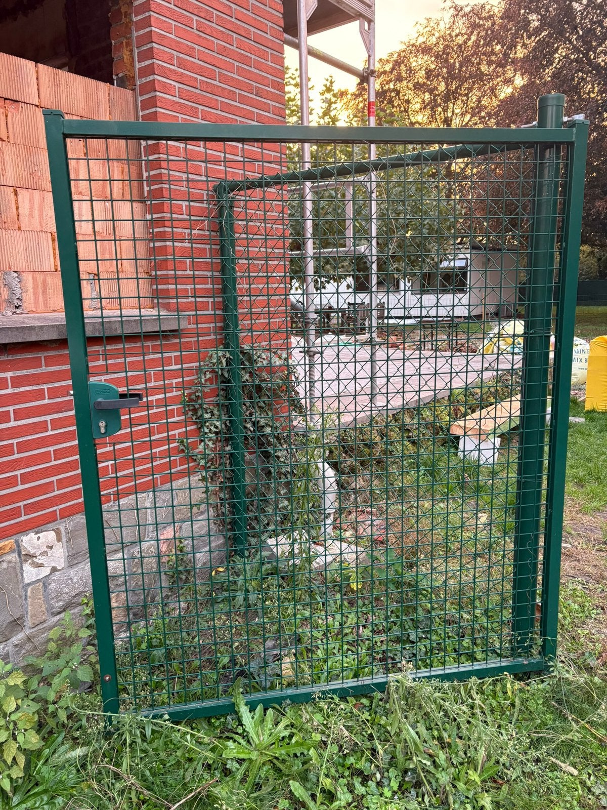 Dubbele metalen groene poort, Ophalen, Met poort, Zo goed als nieuw, Tuinhek