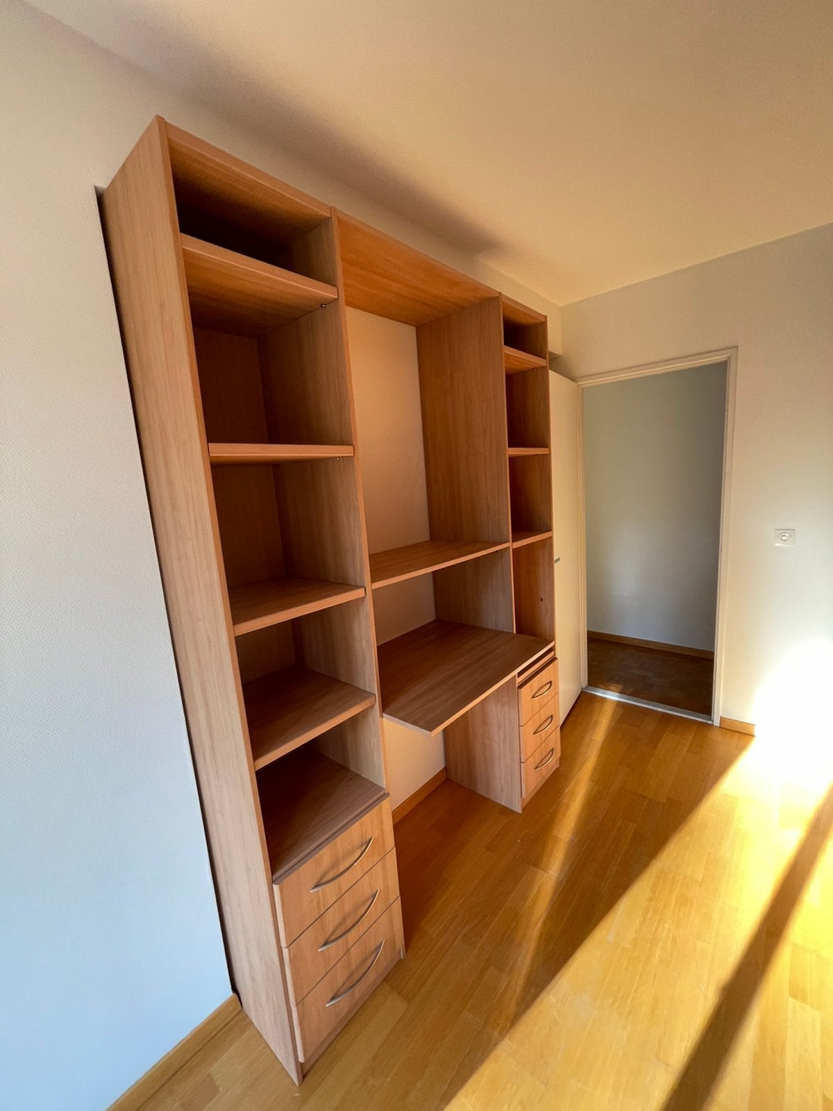 Bureau- armoire FOR FREE, 25 à 50 cm, 100 à 150 cm, Utilisé, 200 cm ou plus