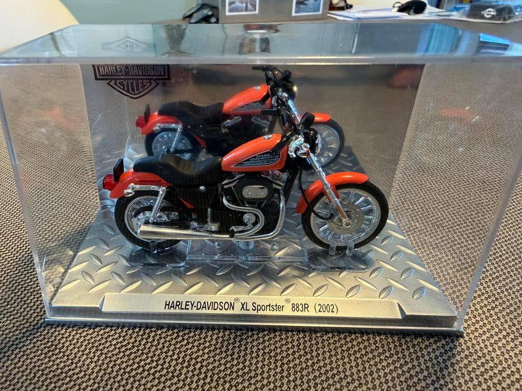 Modèles Harley-Davidson dans des boîtes en acrylique, Enlèvement ou Envoi, Comme neuf