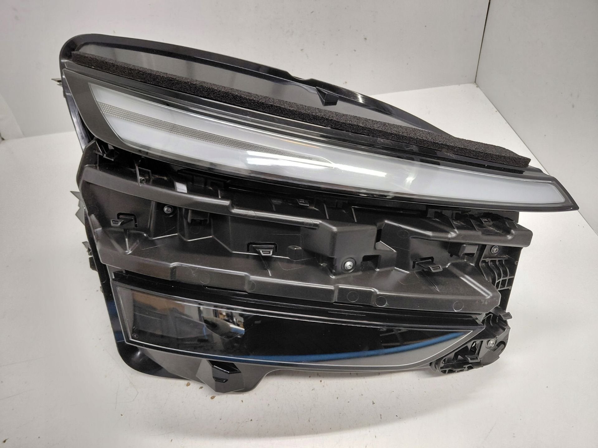 Tesla Model Y Juniper Koplamp Rechts 1918351-00-D, Tesla, Inc., Gebruikt, Info@tesla.com, Tesla Road 1
78725  Austin