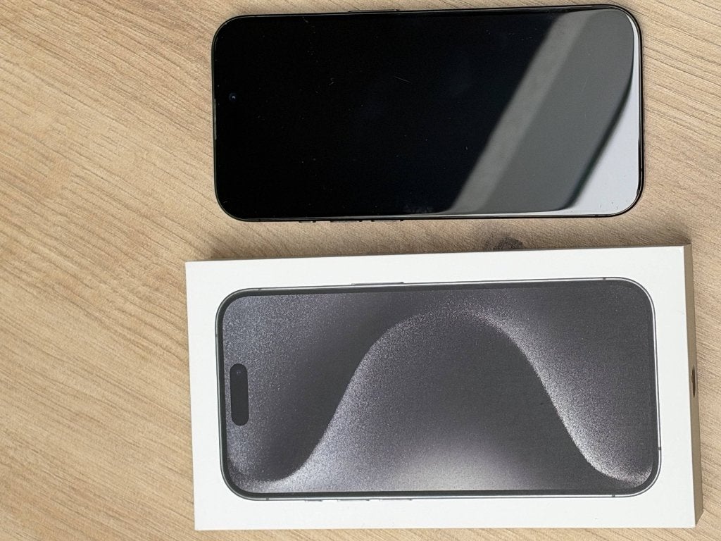 iPhone 15 Pro 256 Go noir - Batterie à 89 % - Spot OLED, Télécoms, 256 GB, 89 %, Enlèvement ou Envoi, Utilisé