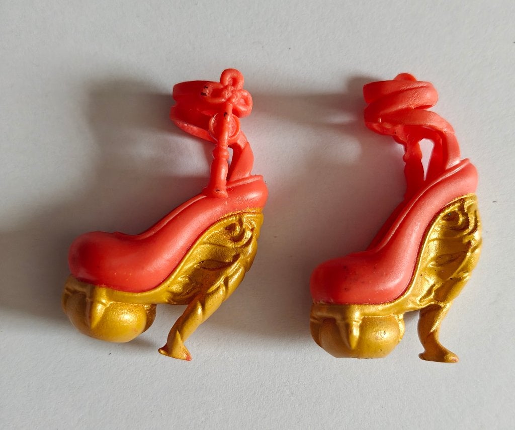Chaussures Monster High Doll Jinafire Long Scaris Orange, Collections, Poupées, Enlèvement ou Envoi, Utilisé