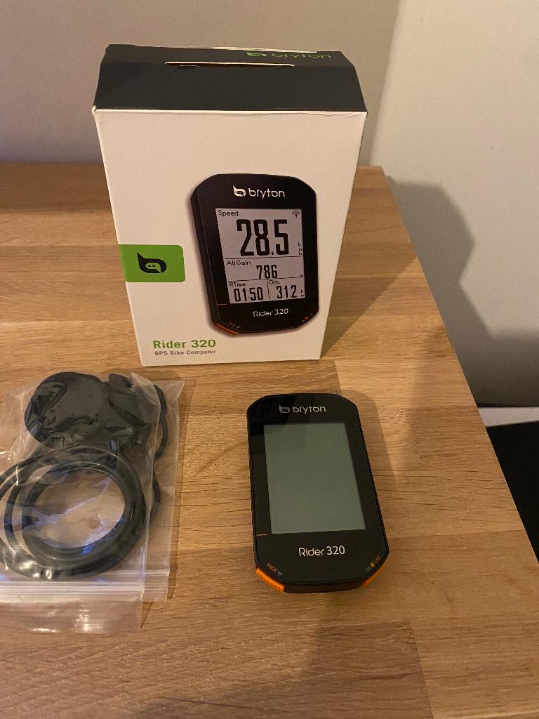Bryton rider 320, Fietsen en Brommers, Fietsaccessoires | Fietscomputers, Ophalen, Draadloos, Zo goed als nieuw