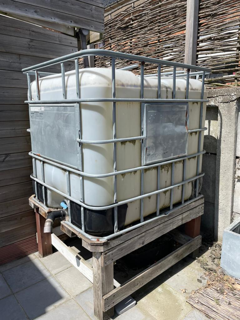 Regenwatertank / IBC-container 1000L met houten onderstel, Ophalen, Kunststof, Gebruikt, Met kraantje