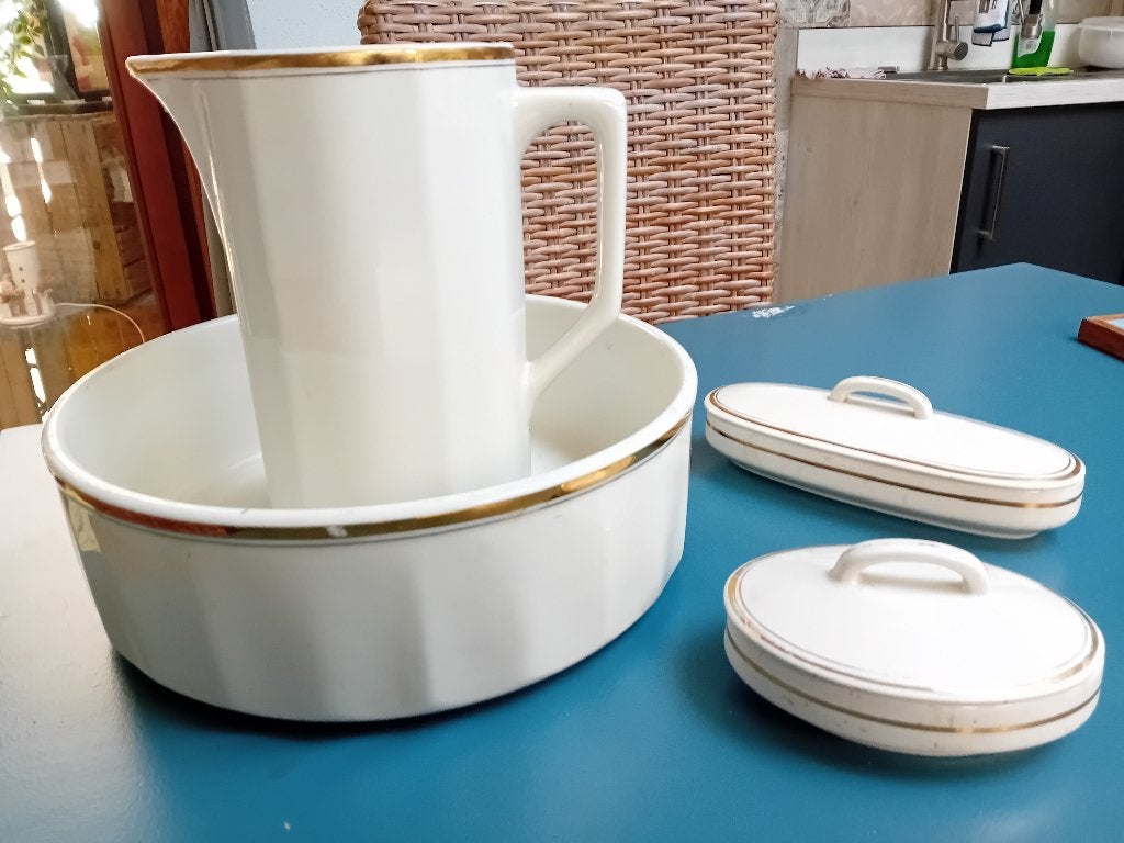 ensemble de toilette, Enlèvement