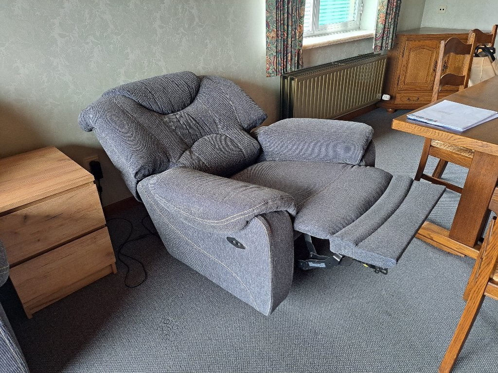 elektrische relax zetel met bijhorende 3 zit, Ophalen, Gebruikt
