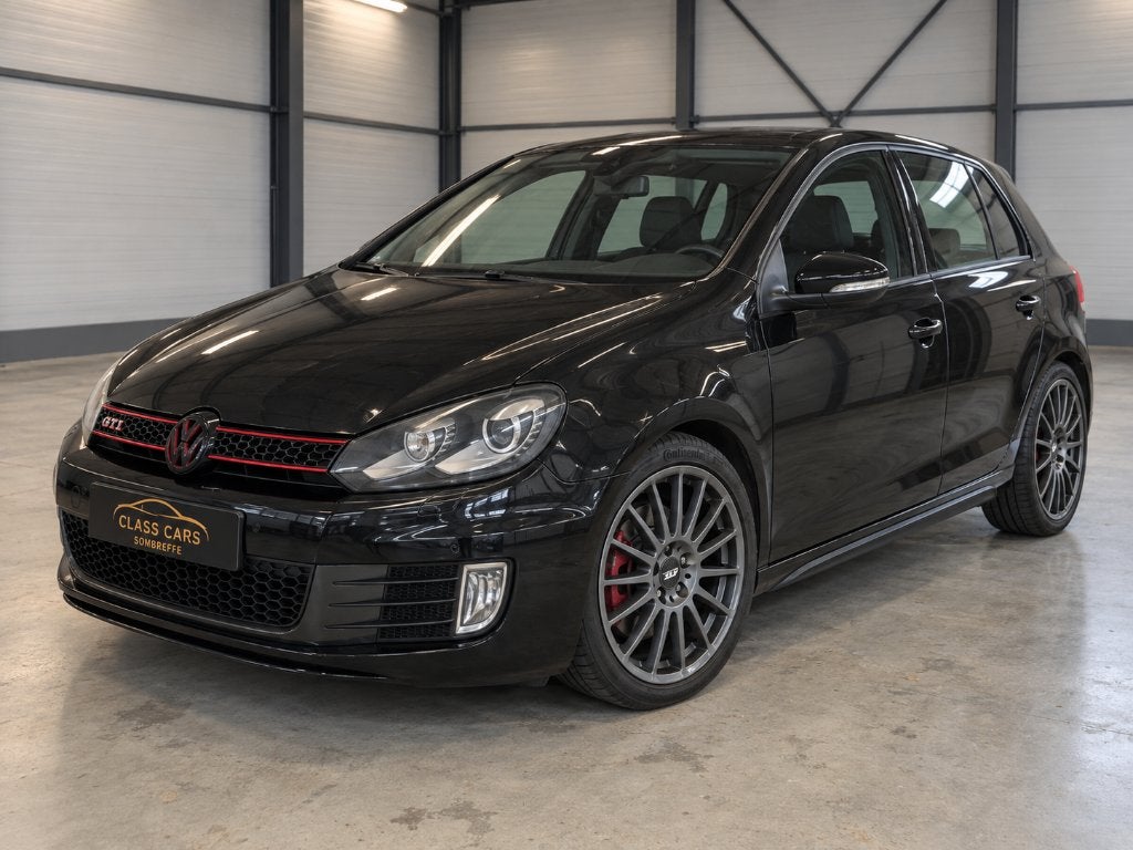 VOLKSWAGEN GOLF GTI DSG BI-XENON PDC-CHASSIS SPORTNOTEBOOK, Zwart, 4 cilinders, 1984 cc, Zwart