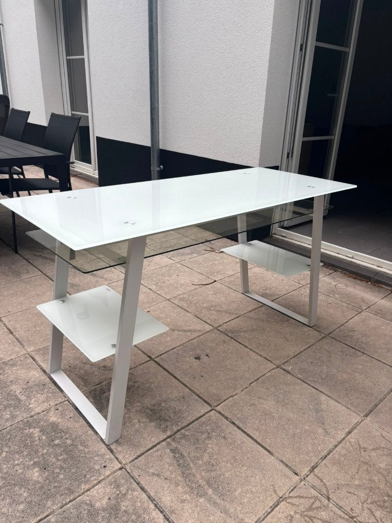 Modern wit glazen bureau – Uitstekende staat, Huis en Inrichting, Bureaus, Ophalen, Zo goed als nieuw, Demontabel, Computerbureau