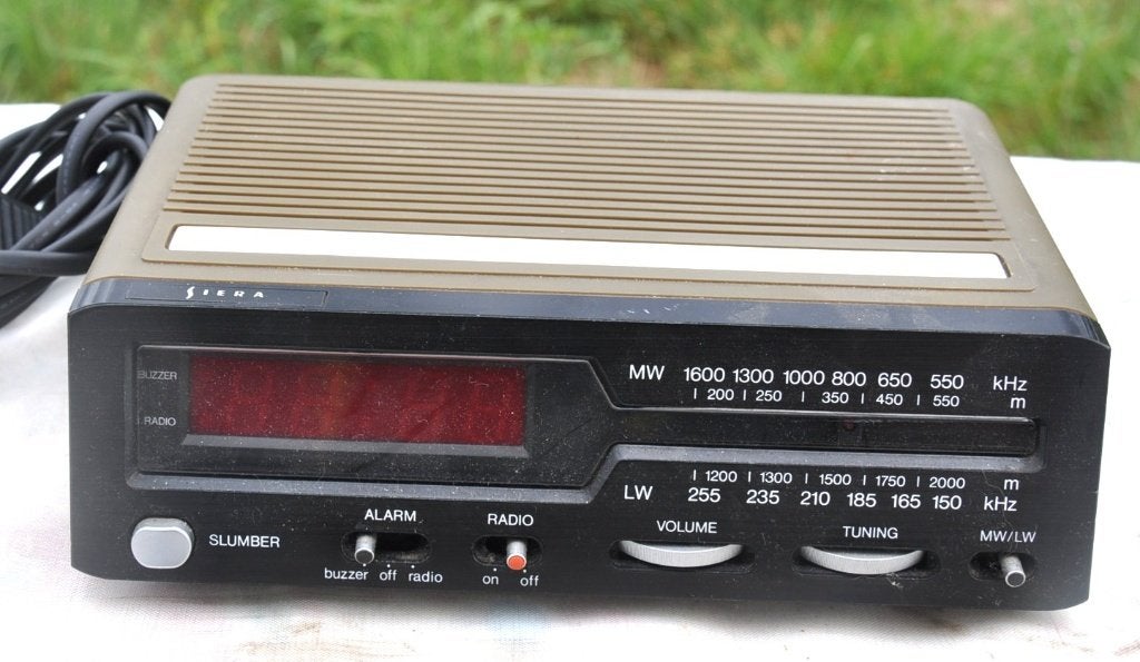 radio  réveil vintage siera écran quartz, Enlèvement ou Envoi, Utilisé, Gris, Vintage