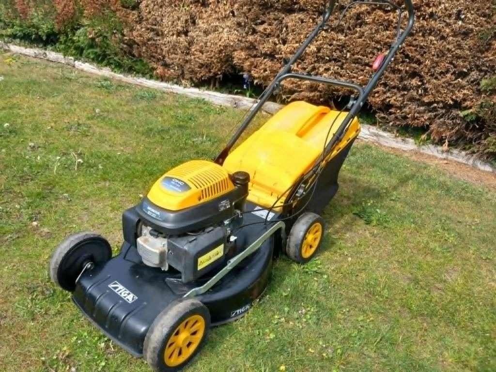 benzine  grasmaaier zelftrekker van stiga motor  honda gcv, Tuin en Terras, Grasmaaiers, Gebruikt, Benzine-grasmaaier, 50 cm of meer