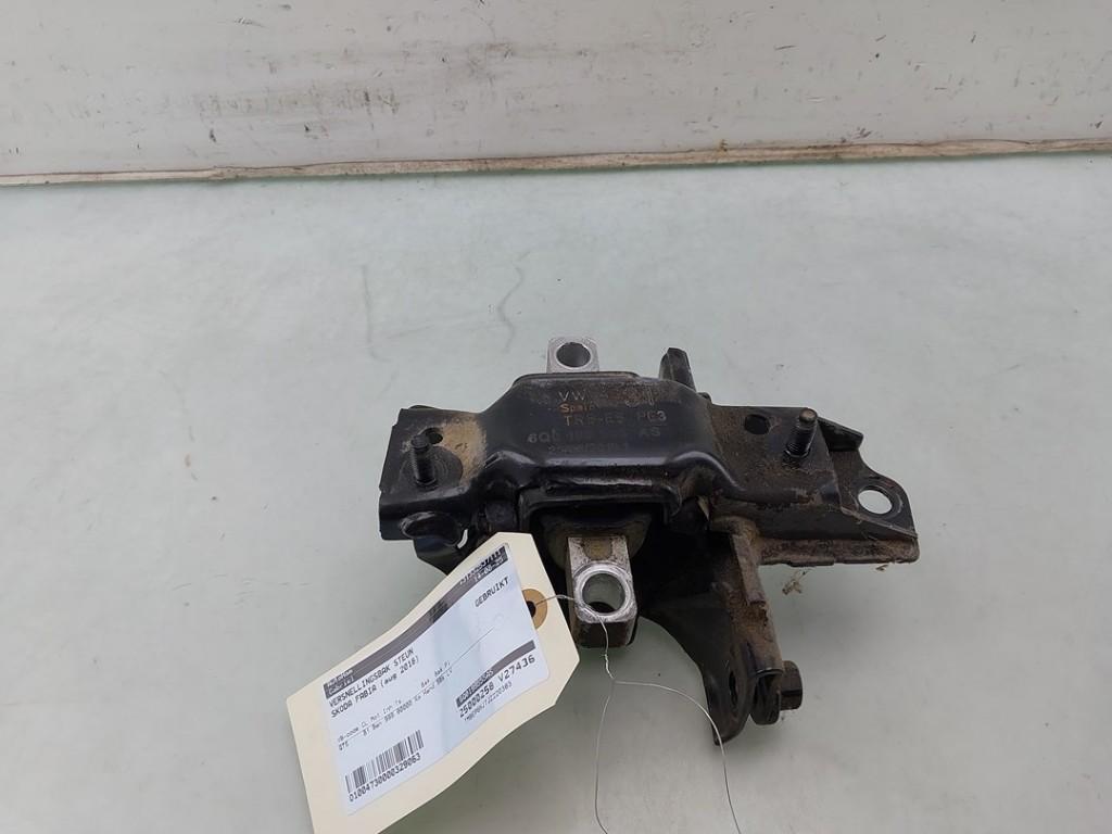 VERSNELLINGSBAKSTEUN Skoda Fabia III (NJ3) (01-2014/06-2021), Gebruikt, Skoda