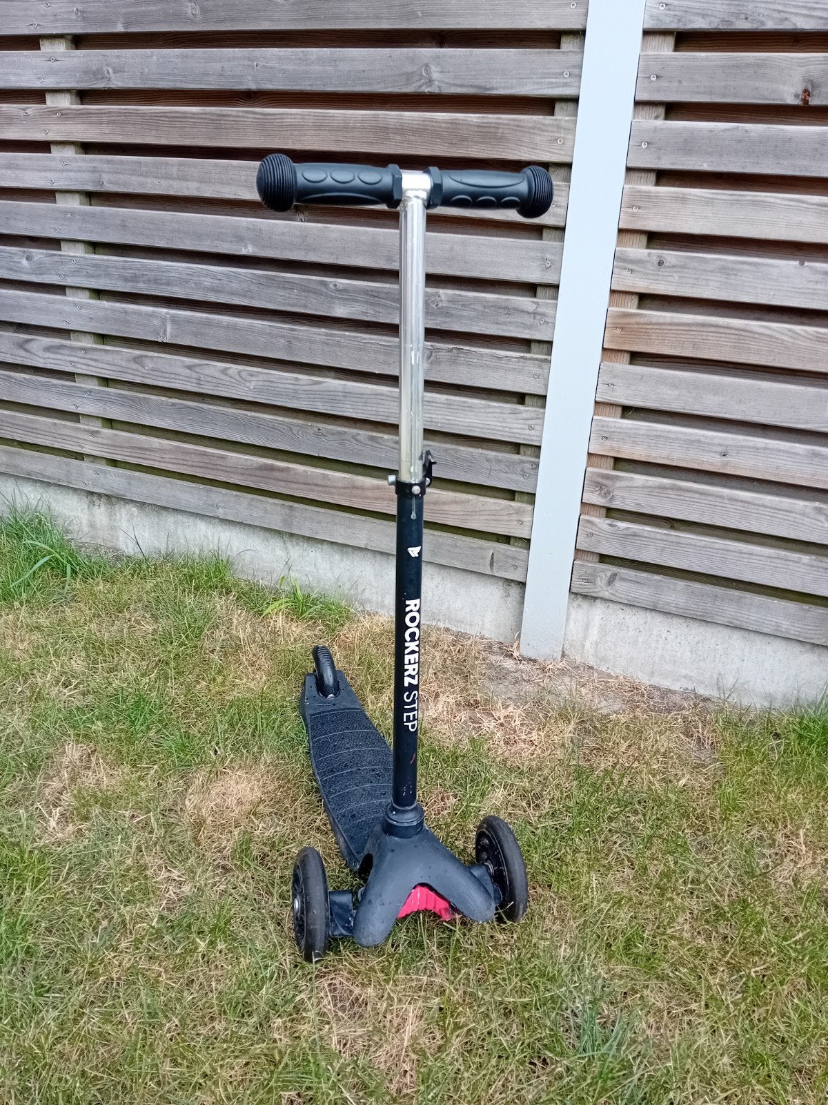 Zwarte step met 3 wielen, Kinderen en Baby's, Speelgoed | Buiten | Voertuigen en Loopfietsen, Ophalen, Gebruikt, Overige typen