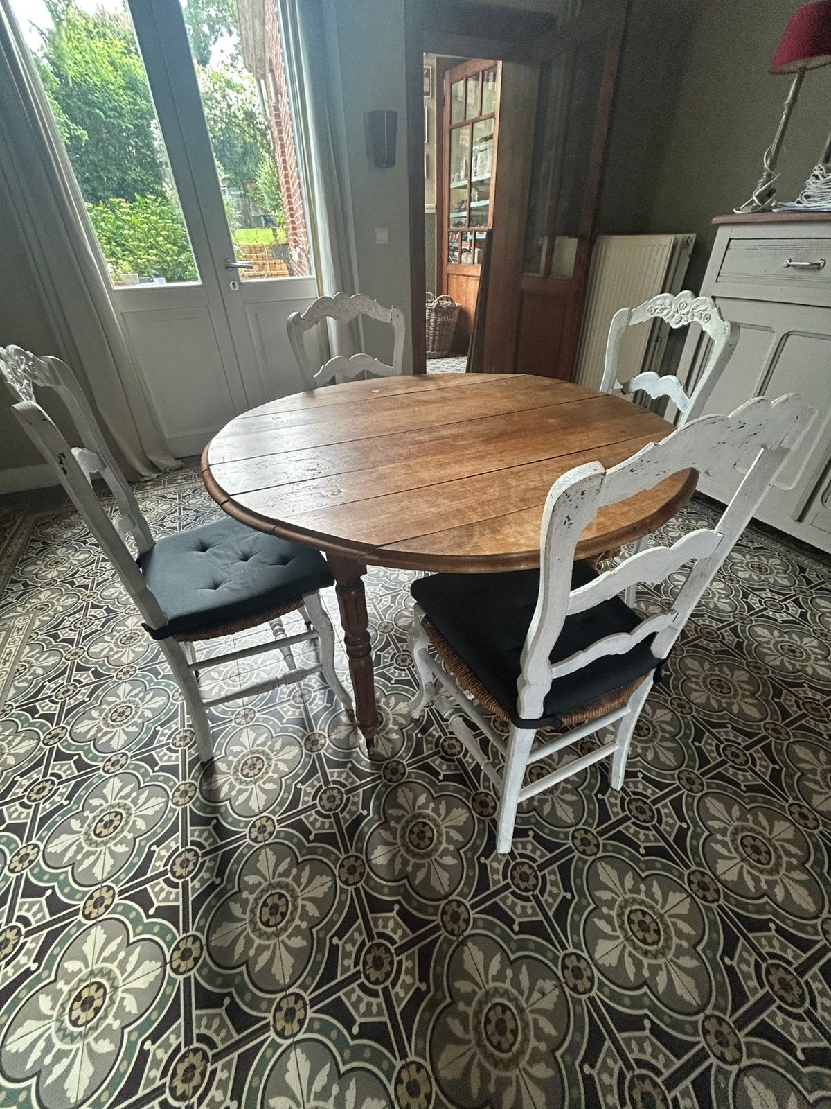 Table ronde ancienne avec deux rallonges, Enlèvement