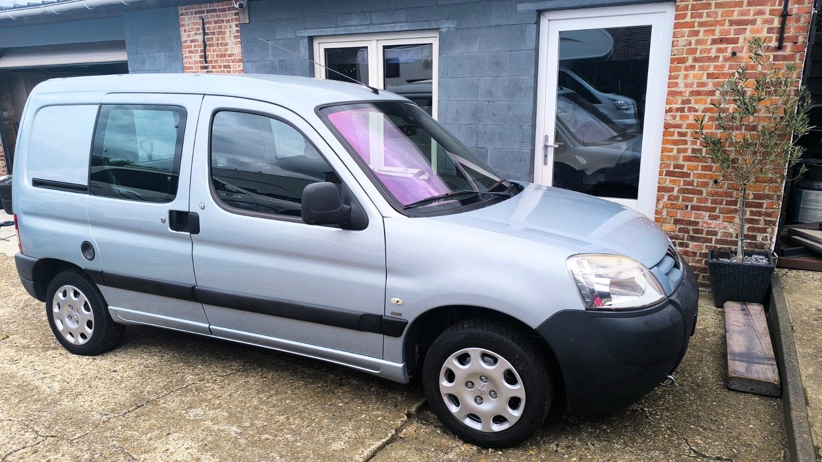Peugeot Partner 2009, Autos, Camionnettes & Utilitaires, Achat, Boîte manuelle, Capteur de stationnement, Diesel