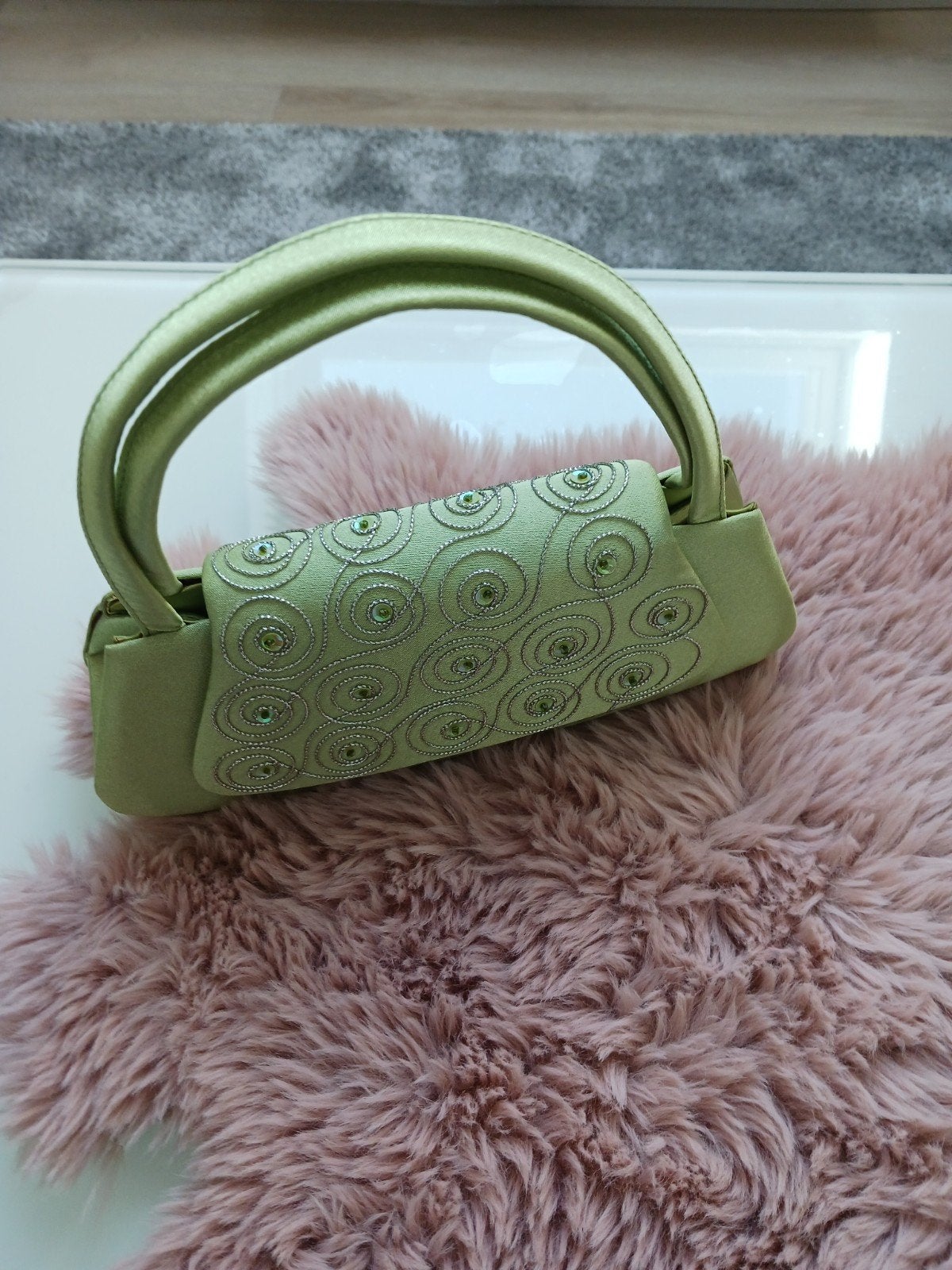 Nieuw klein groen handtasje te koop., Handtassen en Accessoires, Tassen | Damestassen, Ophalen, Zo goed als nieuw, Groen, Avondtasje