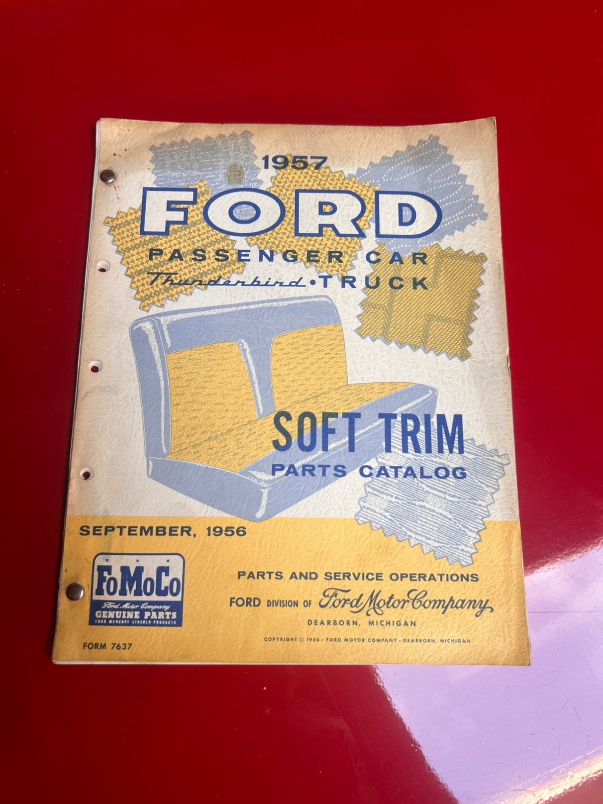 Catalogue des versions Ford 1957, Enlèvement ou Envoi, Comme neuf, Autres types