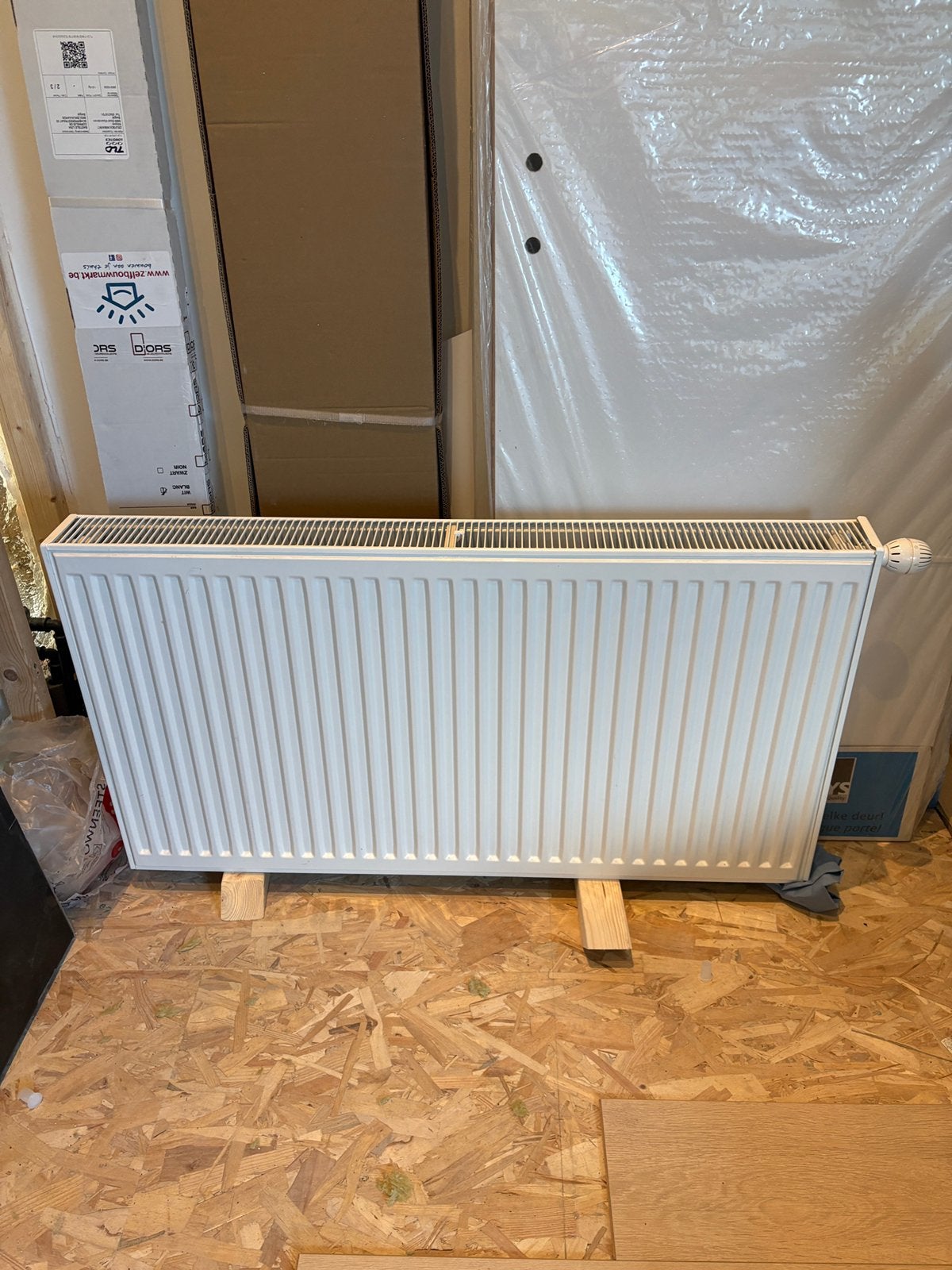 Radiator 110x60cm , perfecte staat, incl hangers etc, Doe-het-zelf en Bouw, Ophalen, Zo goed als nieuw, Radiator