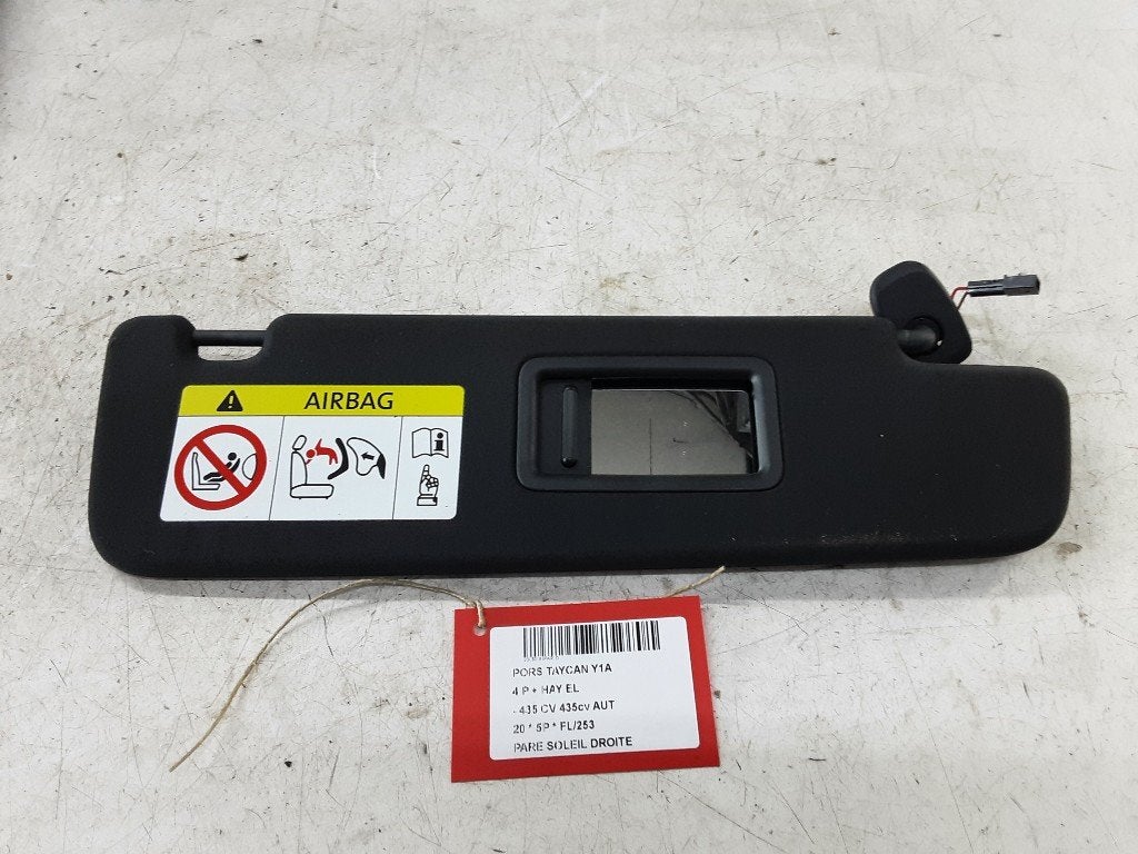 PARE-SOLEIL DROIT Porsche Taycan (Y1A) (01-2019/12-2023), Autos : Pièces & Accessoires, Porsche Deutschland GmbH, Porscheplatz 1
70435  Stuttgart, DE