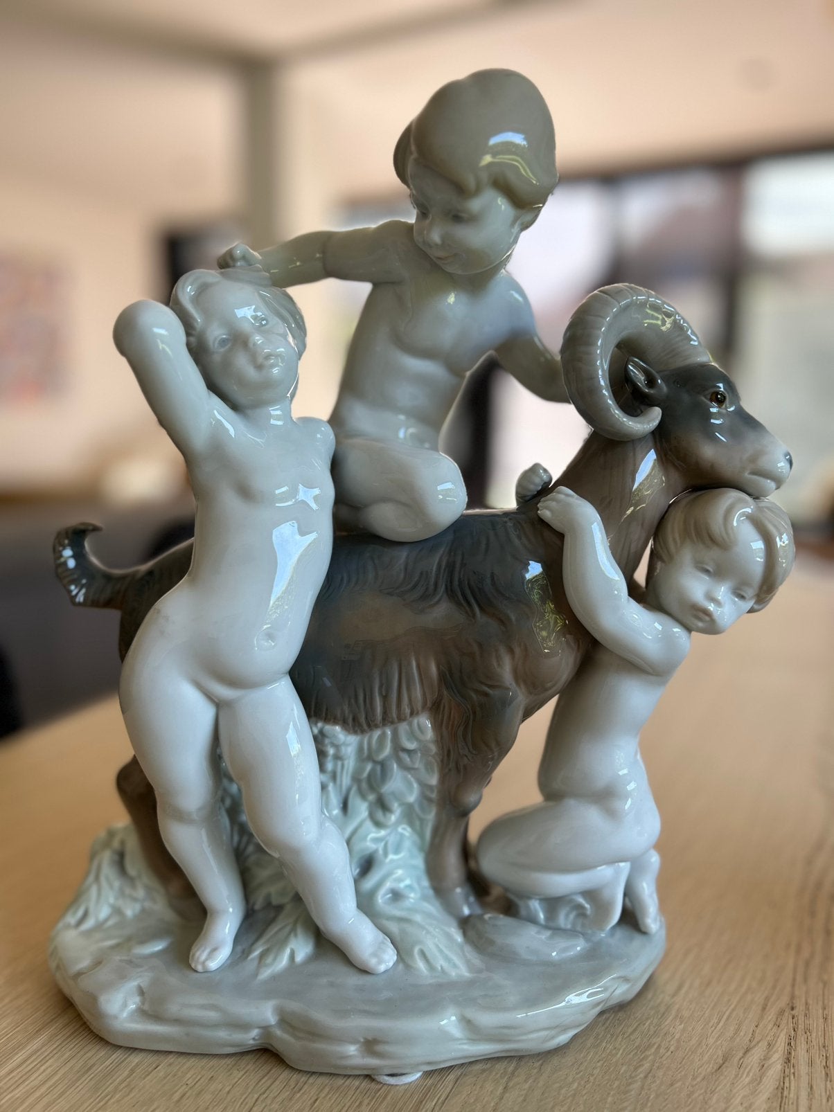Kindjes met geit. Lladró, Antiek en Kunst, Ophalen
