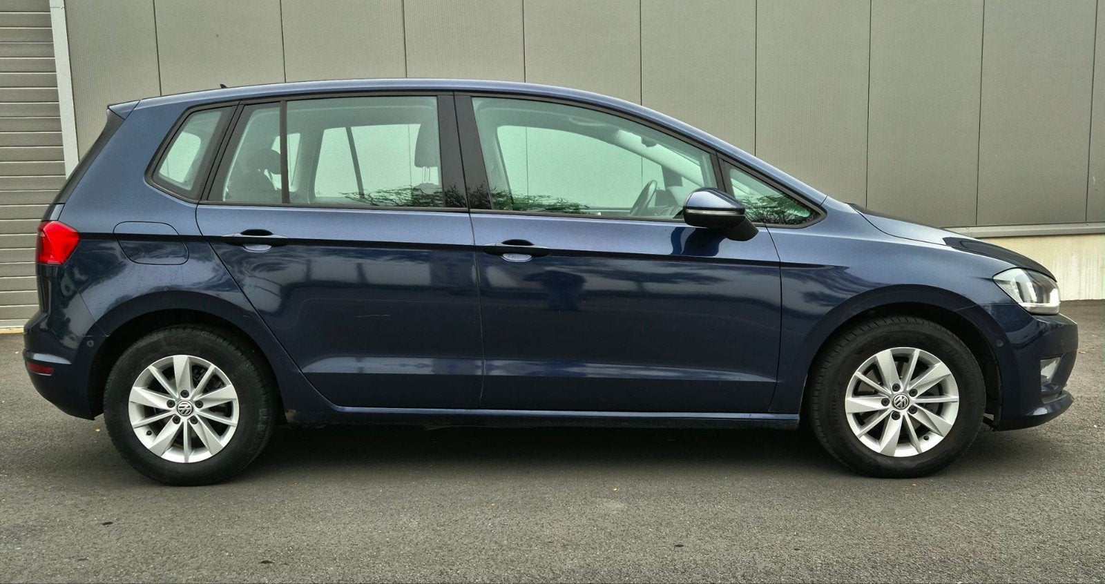 vw golf 7  sportsvanvan  2015///1.6Diesel euro 6B, Voorwielaandrijving, Stof, 4 cilinders, Blauw