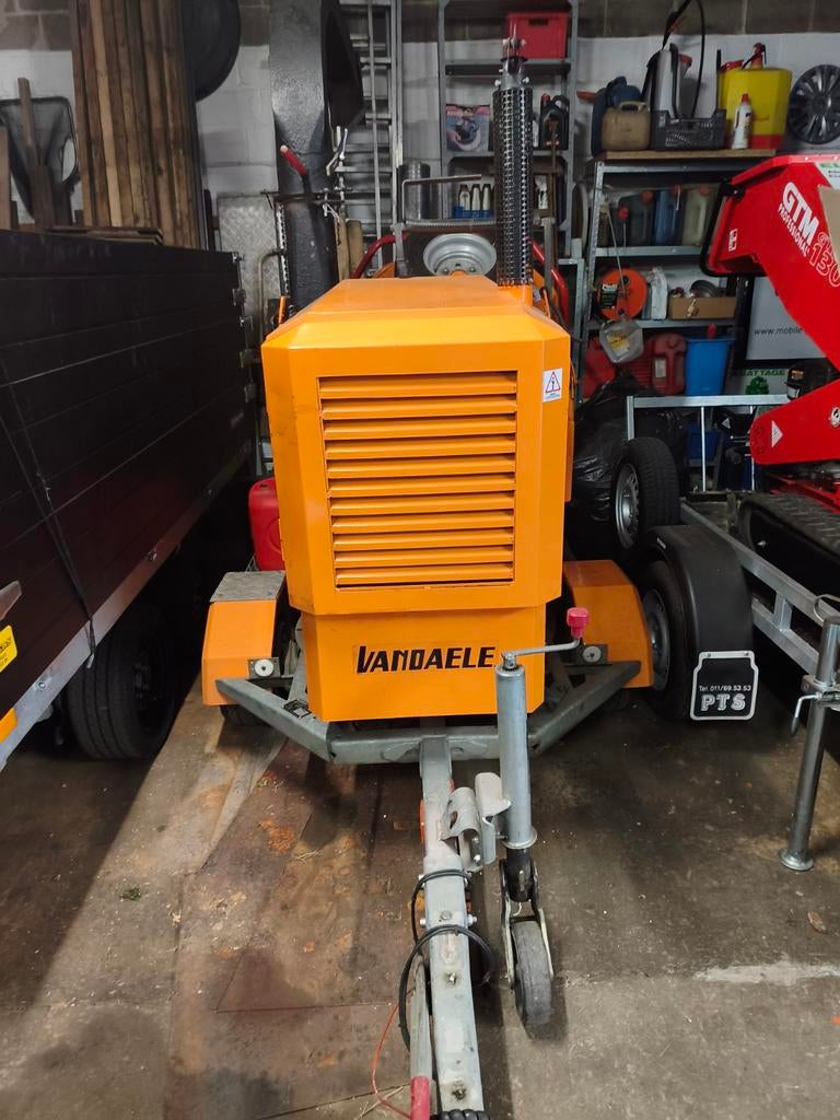 Broyeur de branches vandaele, Articles professionnels, Machines & Construction | Pompes & Compresseurs, Enlèvement ou Envoi