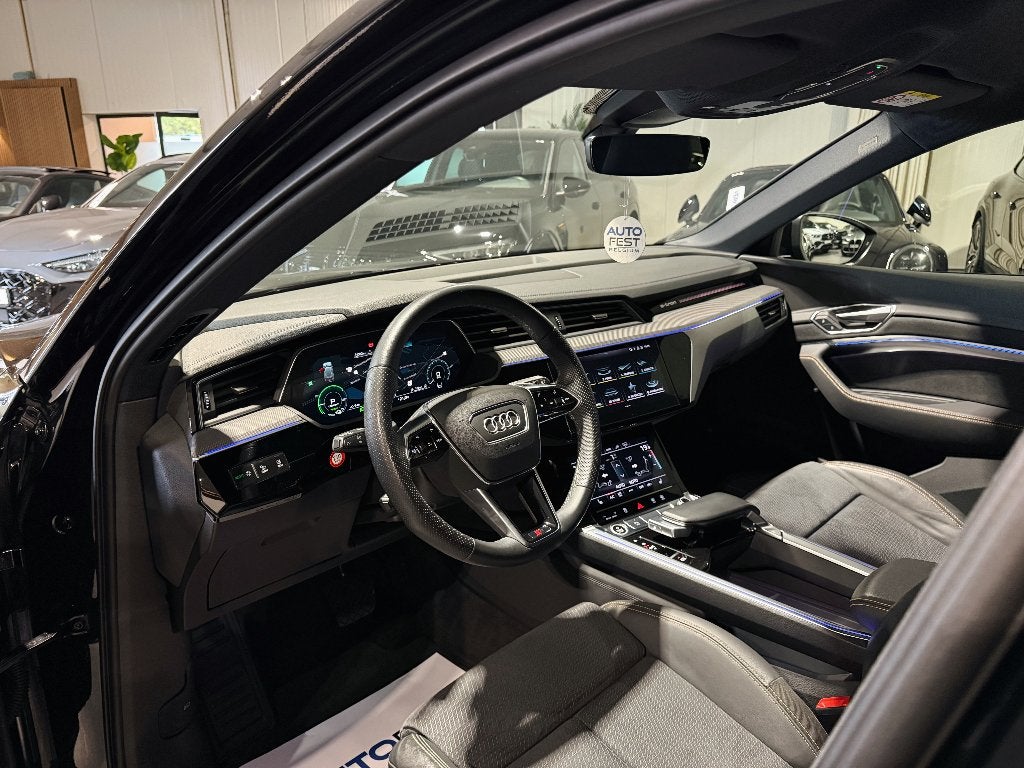 Audi E-Tron 55 Quattro S-Line ‘Black Edition’ - Garantie, Auto's, Automaat, Dealer onderhouden, Zwart, Zwart