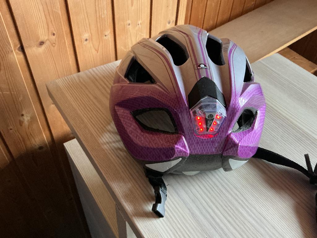 Casque de vélo Crivit avec éclairage arrière à LED, Vélos & Vélomoteurs, Accessoires vélo | Casques de vélo, S, Enlèvement