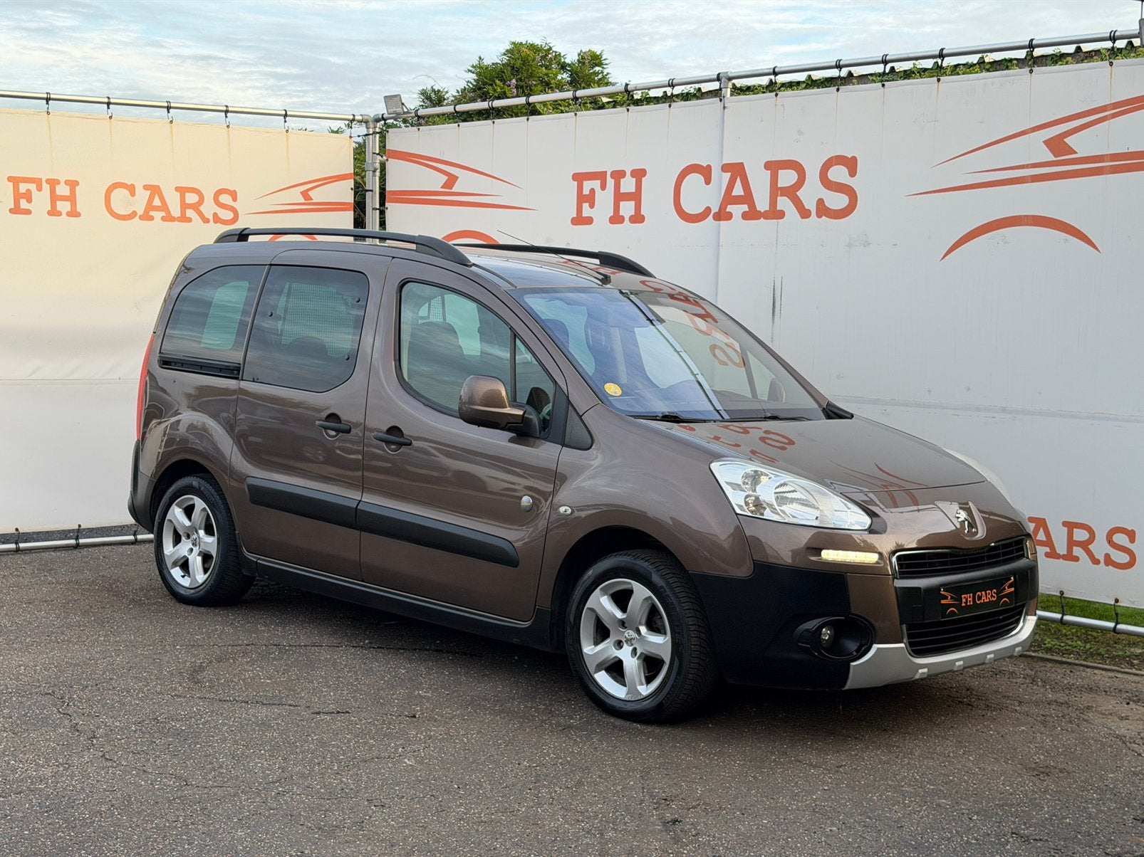 PEUGOET PARTNER 1.6 HDI TEPEE -OUTDOOR- 2014 *LED DRL*CRUISE, Autos, Peugeot, Cuir, Achat, Entreprise, Noir