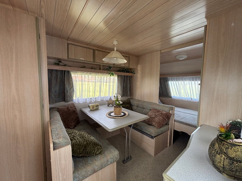 Leuke caravan Gruau Floreal 42 4 slaapplaatsen MTM: 1.000kg, Overige merken, Standaardzit, Bedrijf, 750 - 1000 kg
