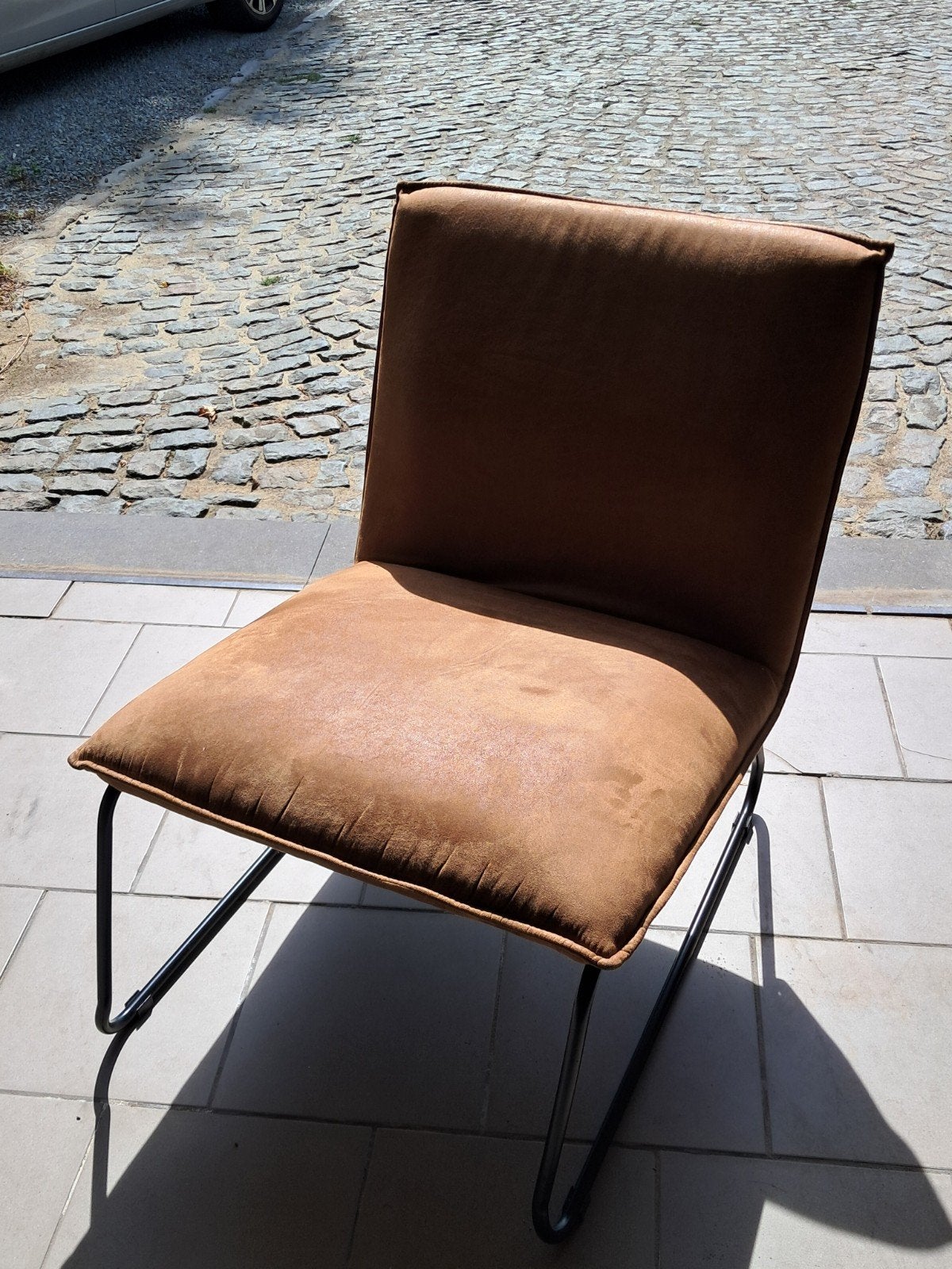 Fauteuil cognac met zwart onderstel (Leenbakker), Ophalen