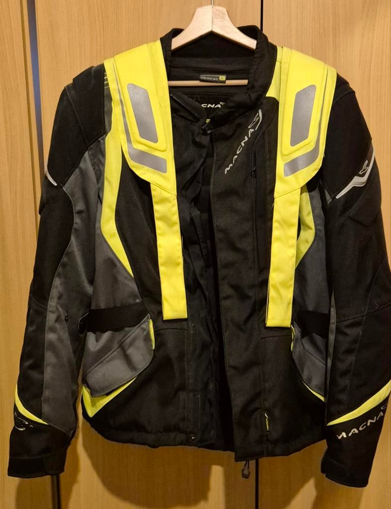 Motovest macna maat L, Motoren, Ophalen