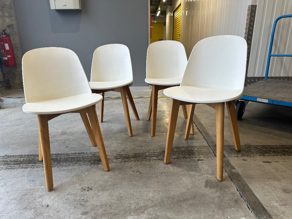 Stoel wit kunststof met houten poten, Bois, Enlèvement, Utilisé, Blanc